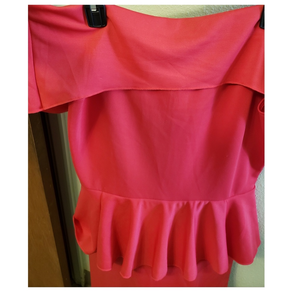 Off the Shoulder dress - Picture 3 of 5